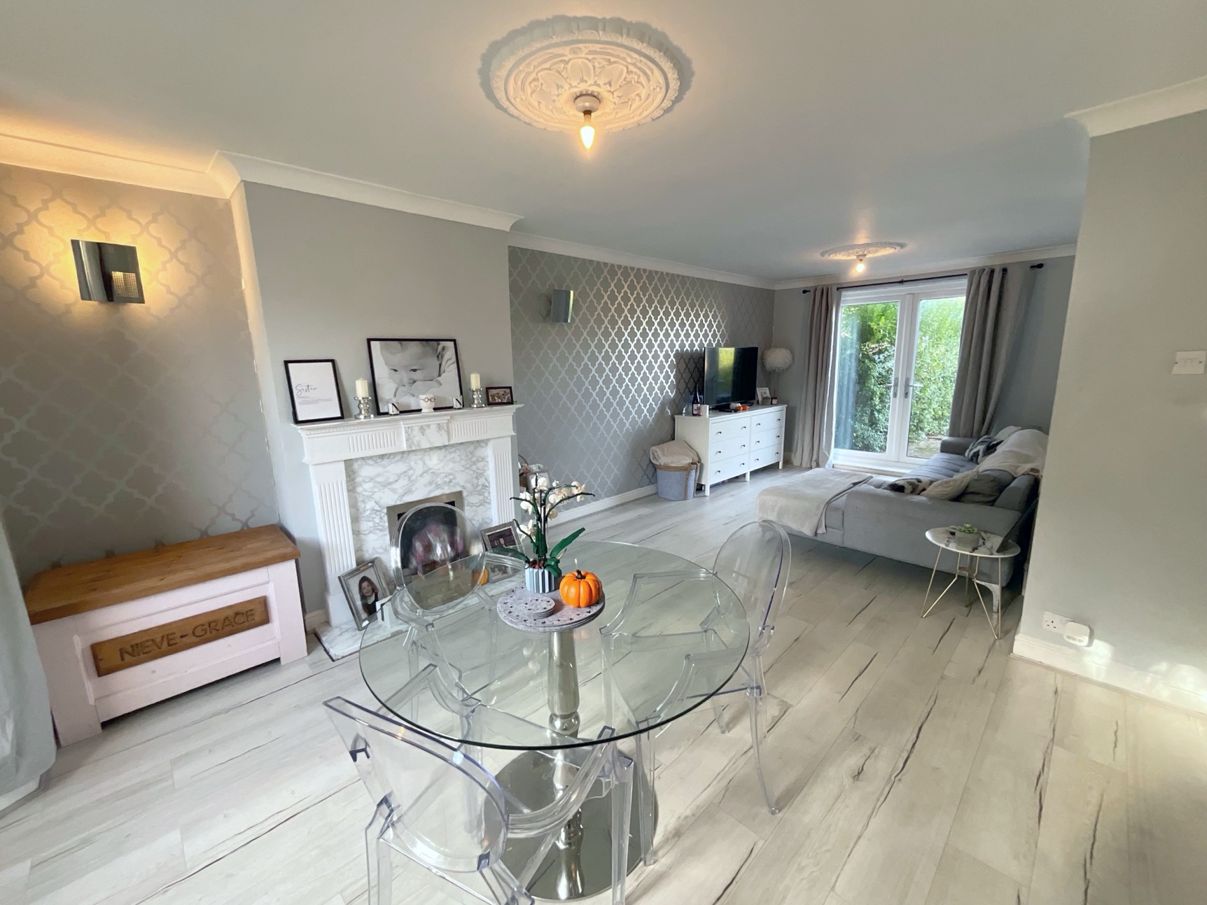 LIVING/DINING ROOM