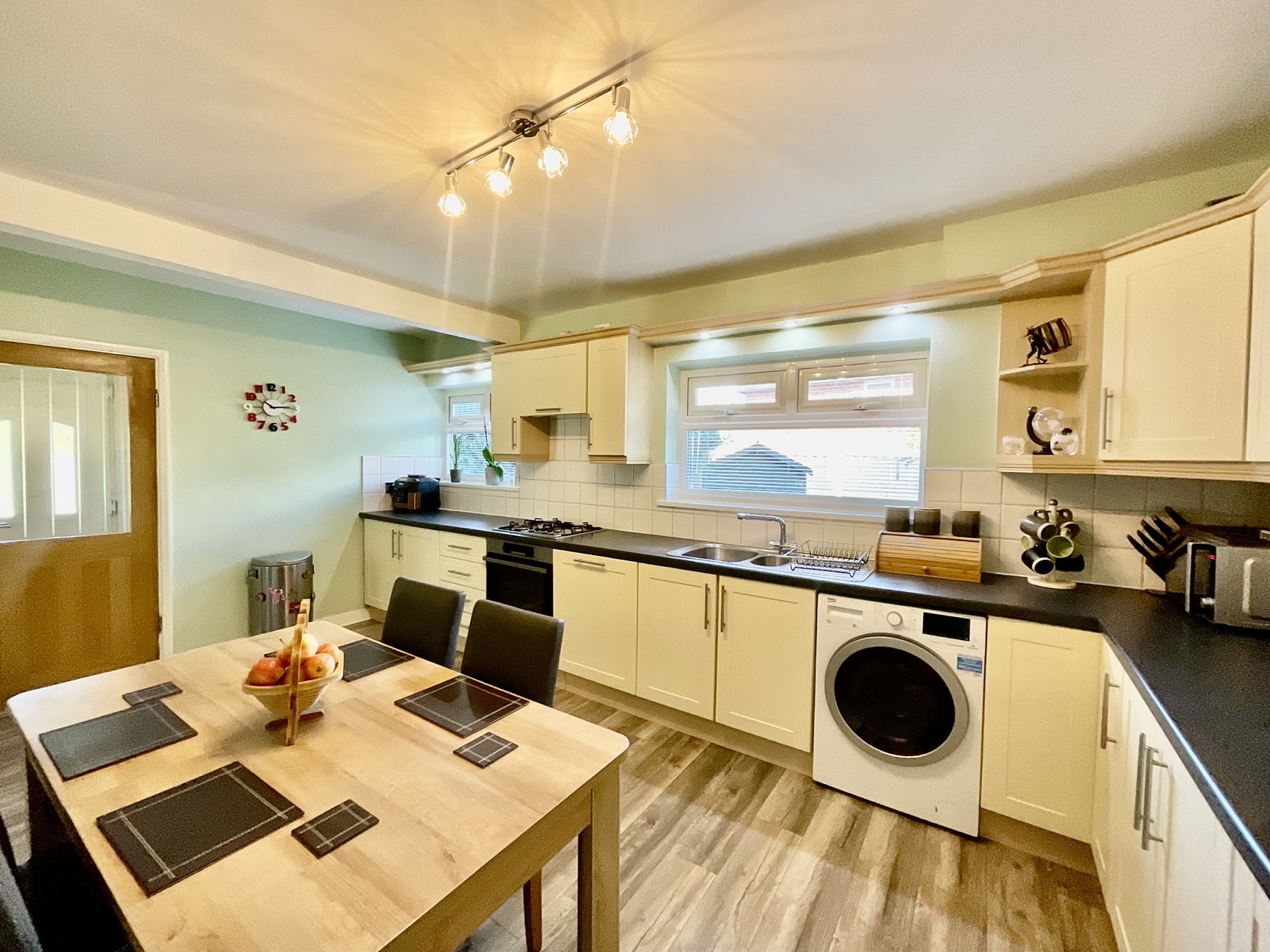 Kitchen Diner 