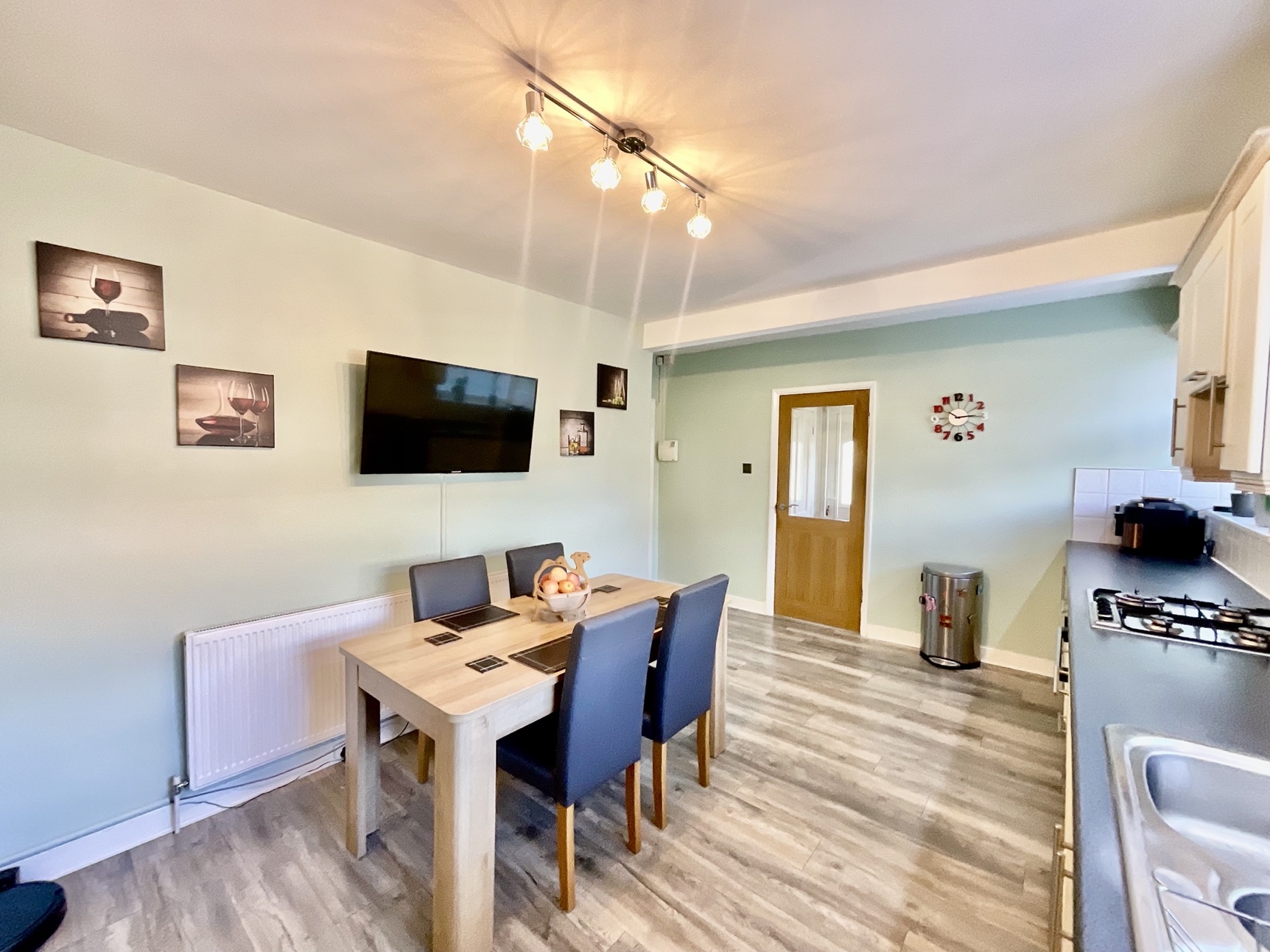 Kitchen Diner 
