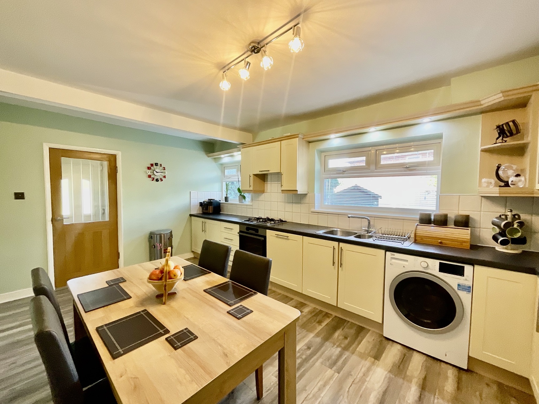 Kitchen Diner 