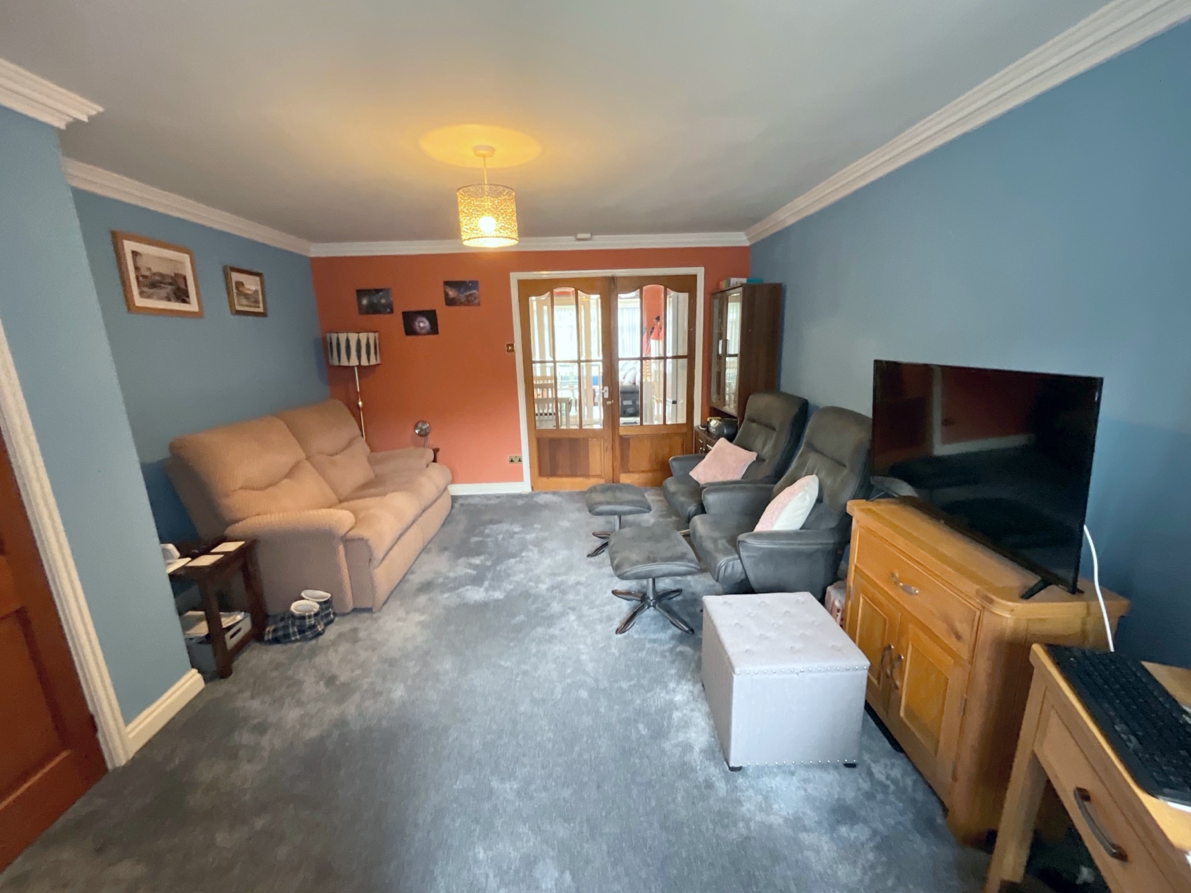 living room 