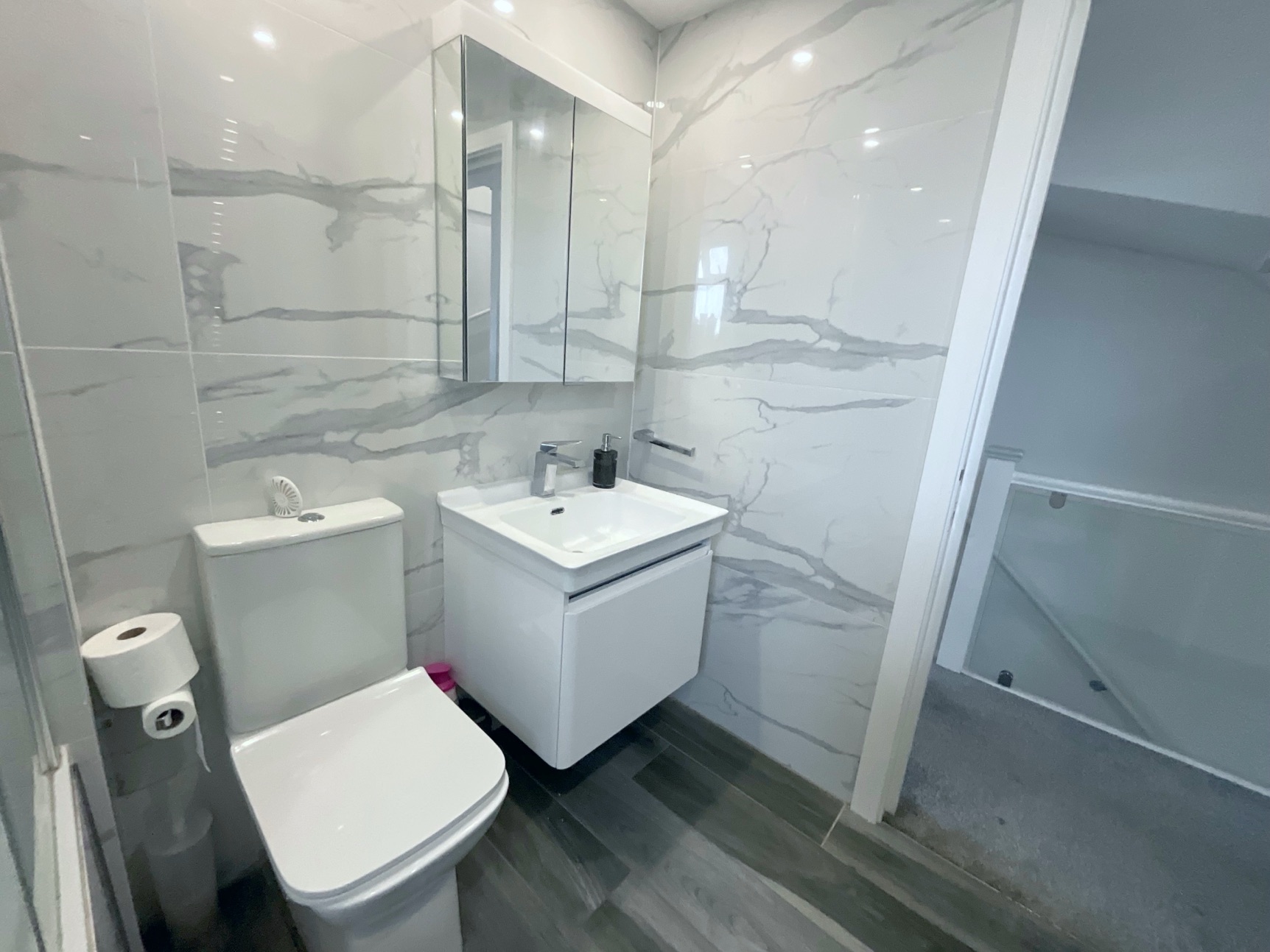 bathroom 