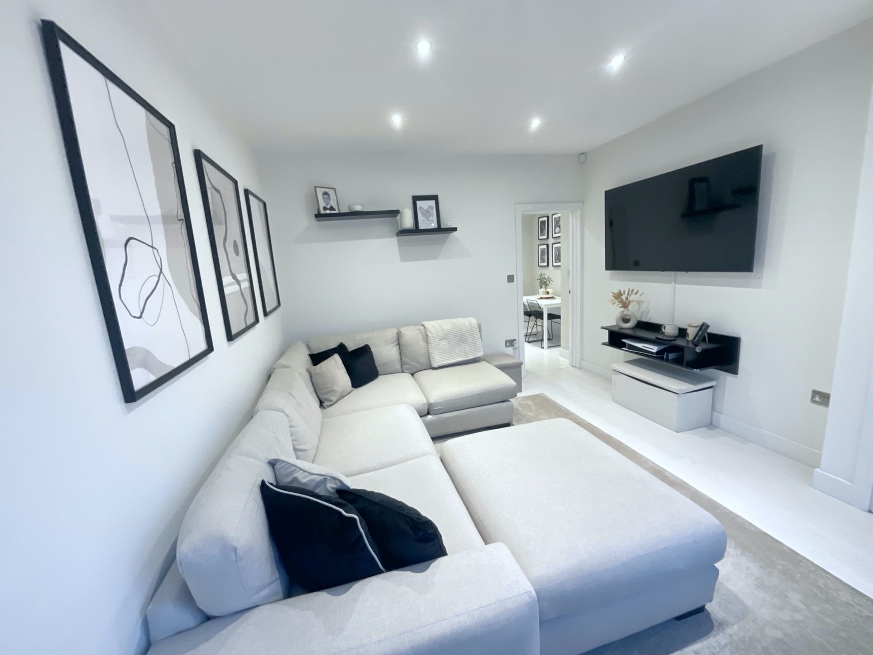 living room 