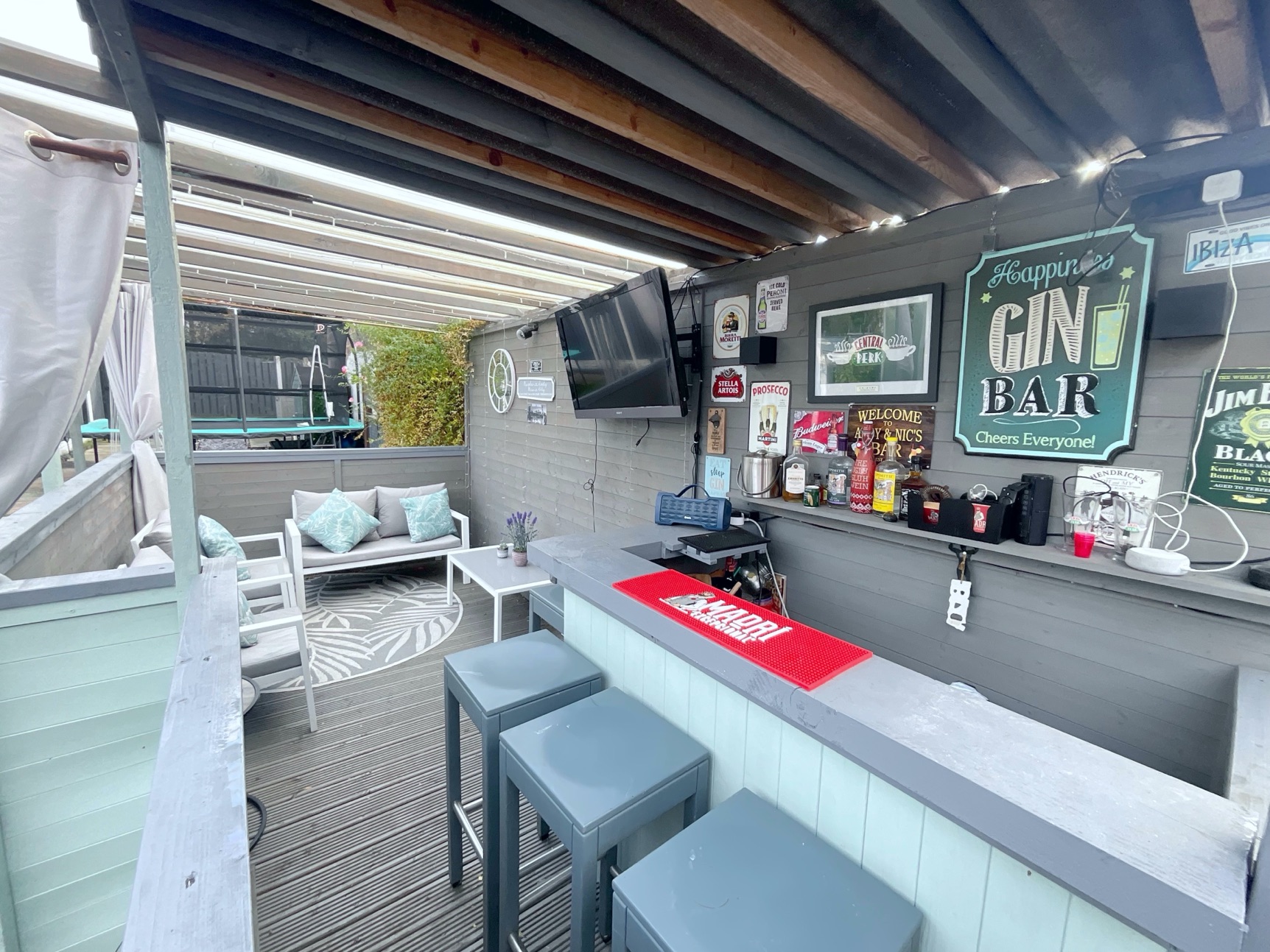 bar