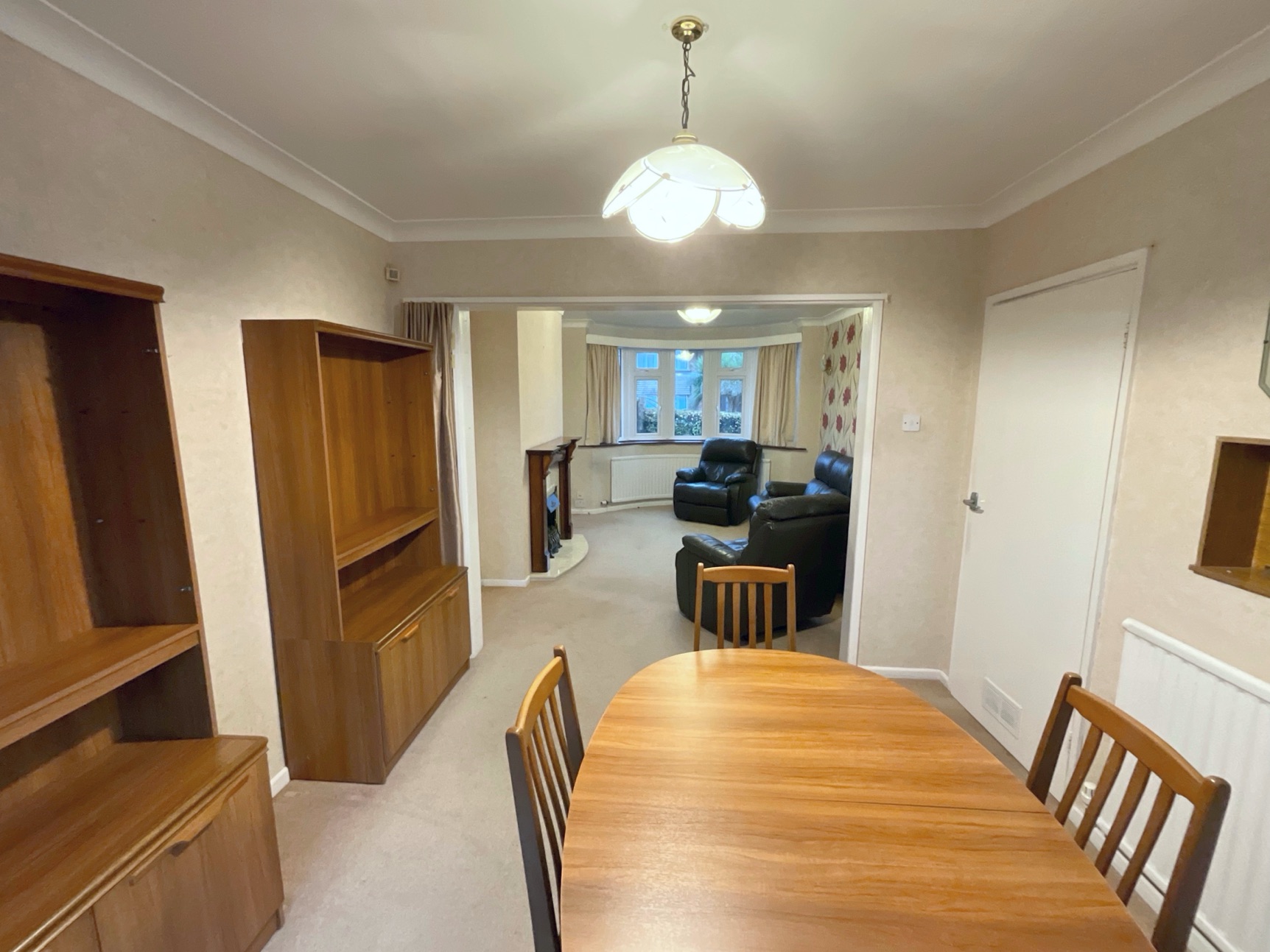living room/diner