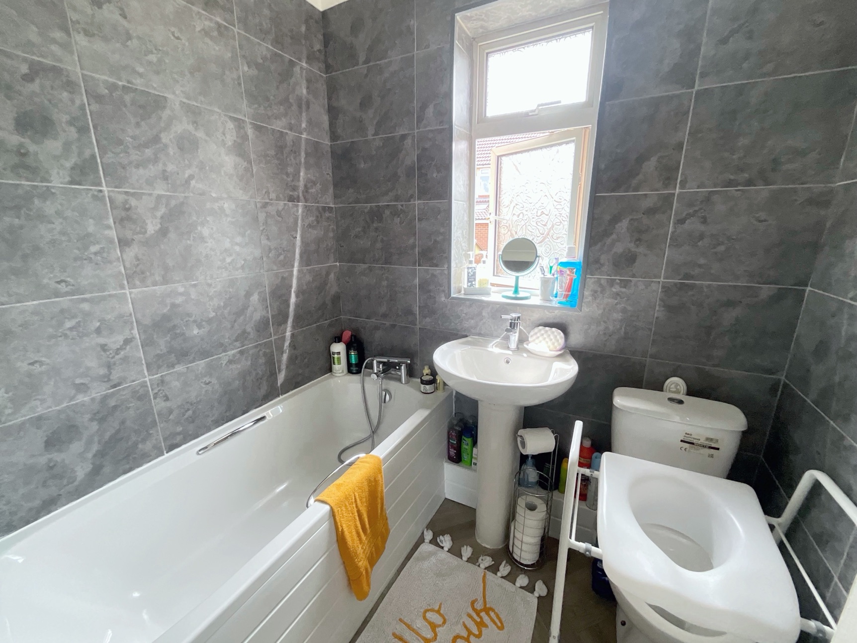 bathroom 