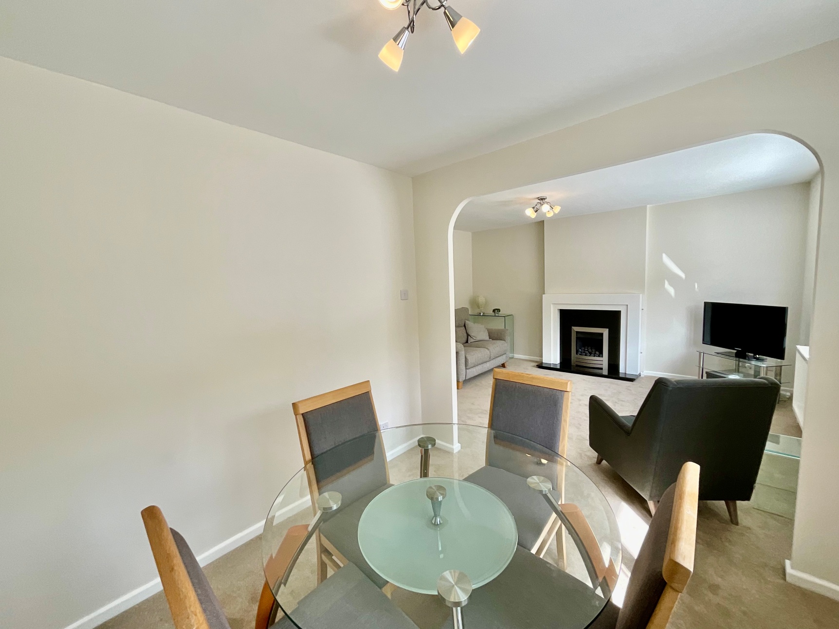 Lounge & Dining Area 