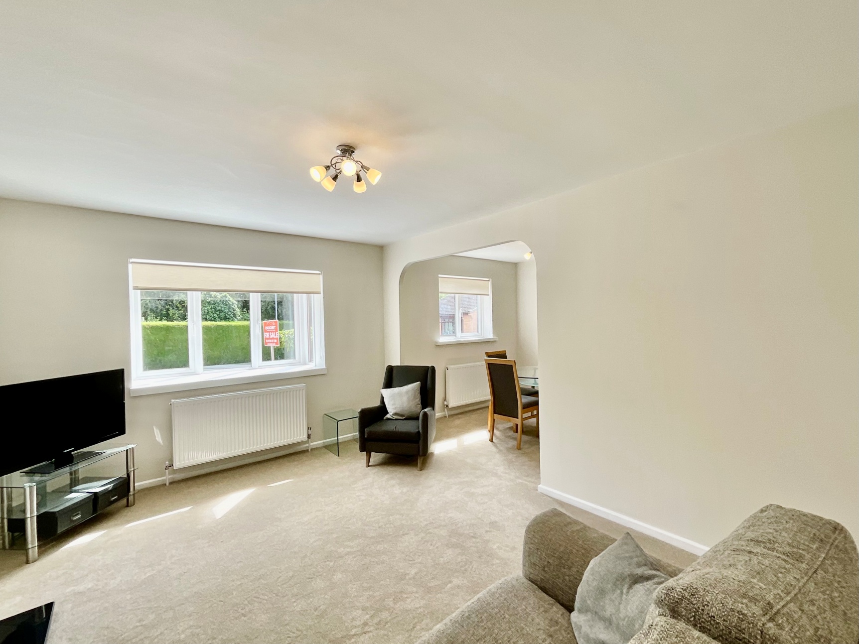 Lounge & Dining Area 