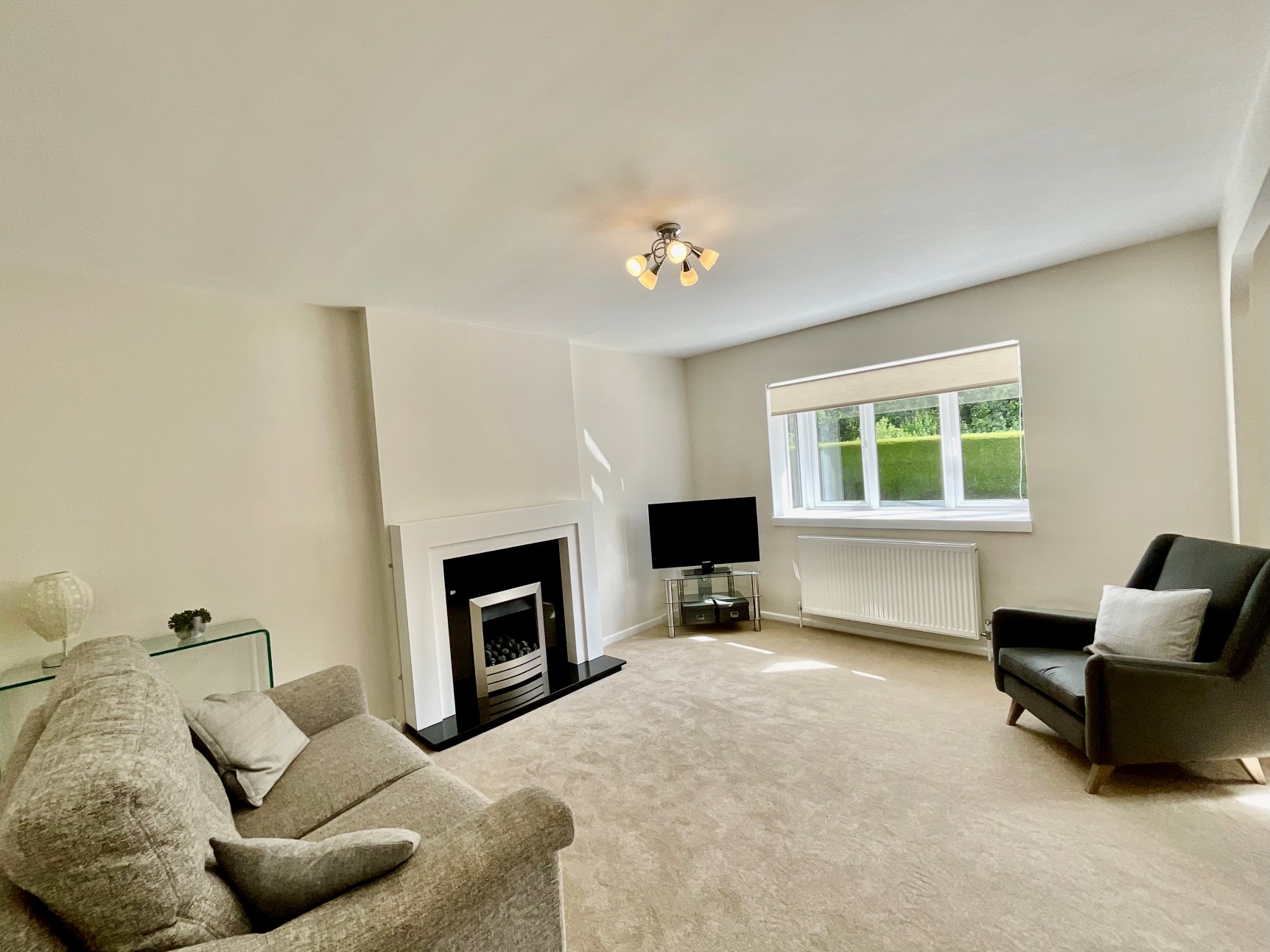 Lounge & Dining Area 