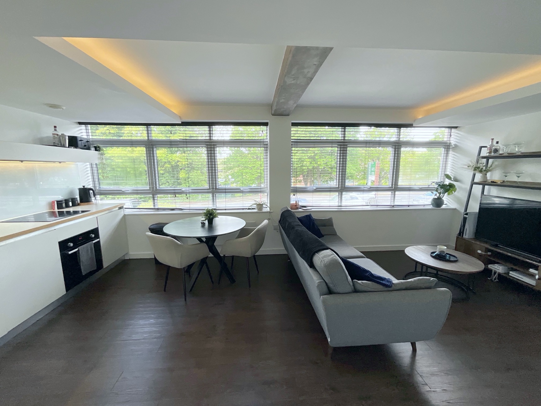LIVING ROOM/DINER