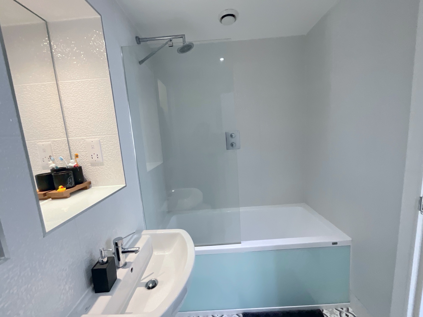 SHOWER ROOM