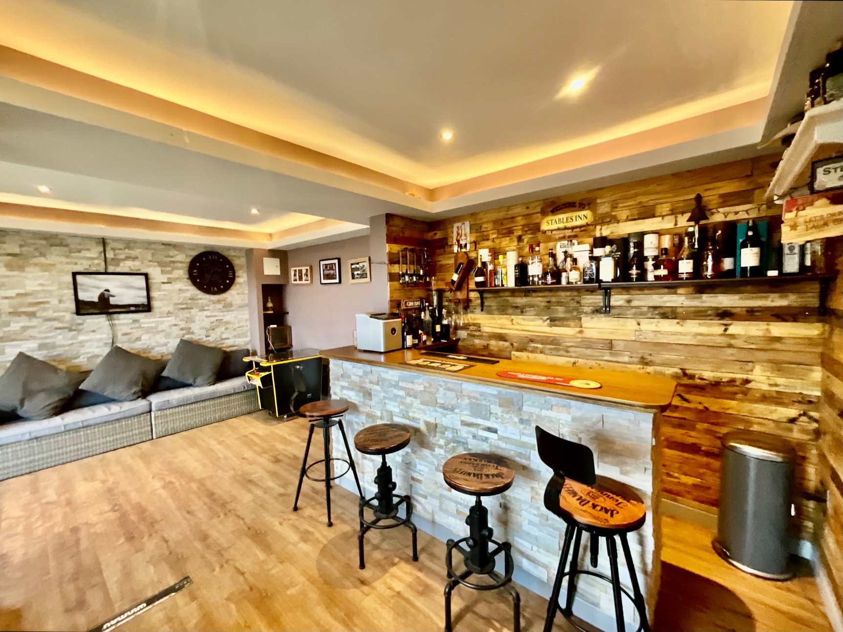 Annexe Bar/ Workplace / Bedroom