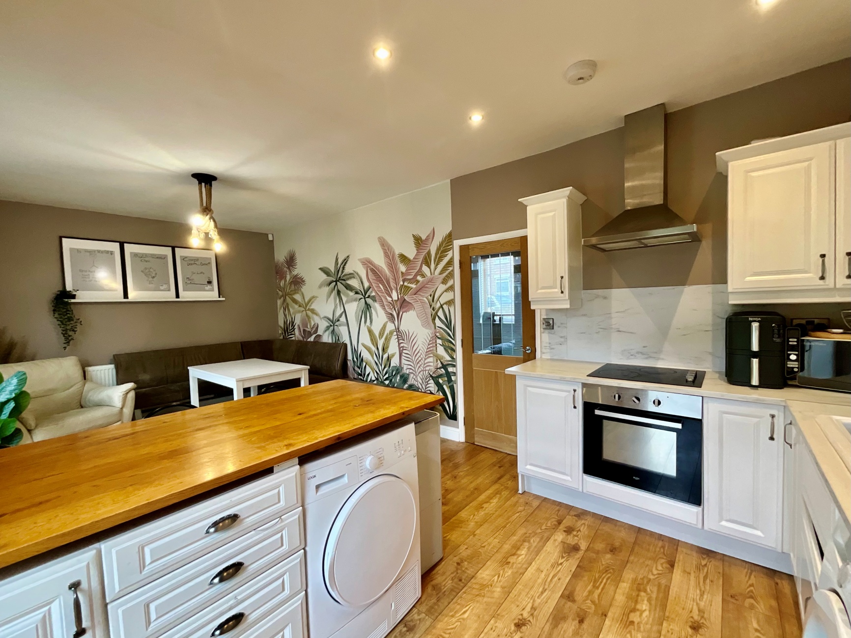 Kitchen Diner 