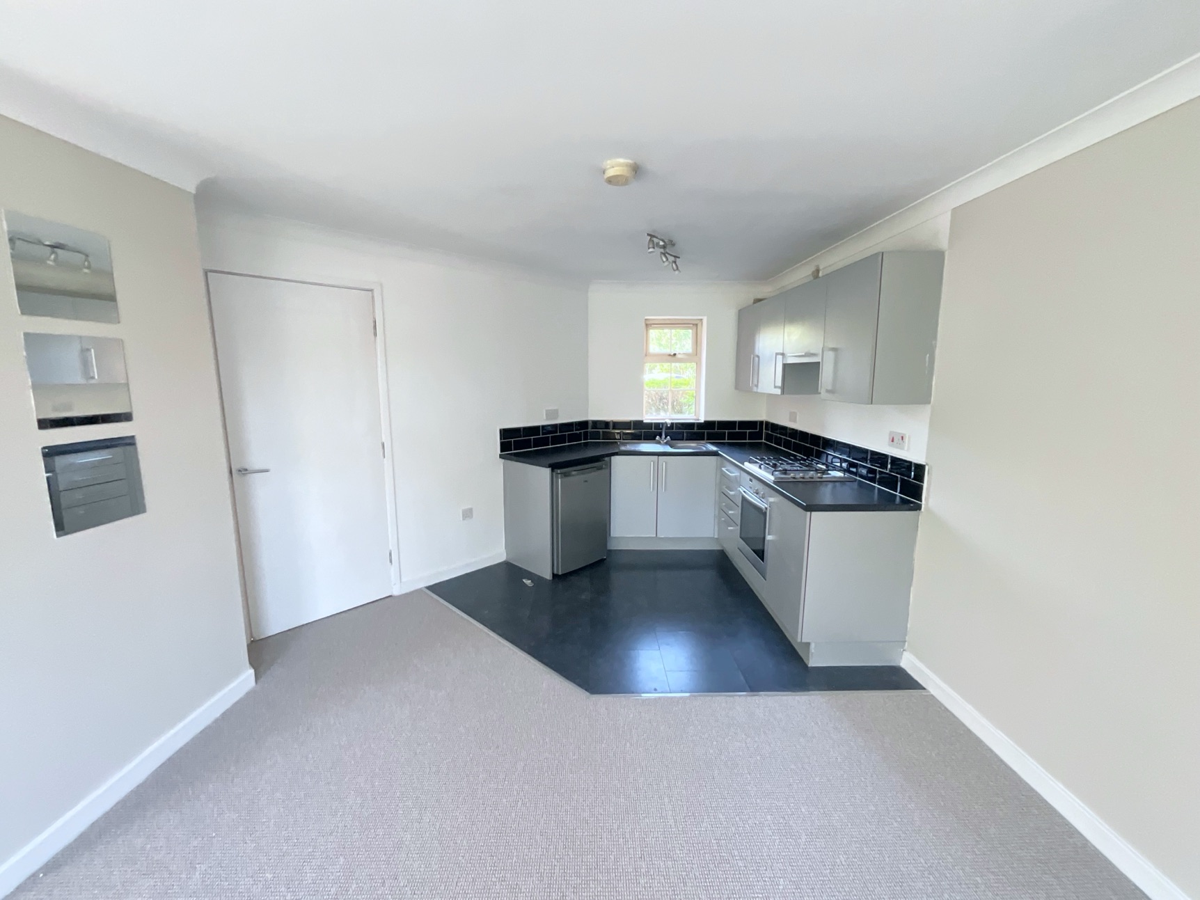kitchen/living room 