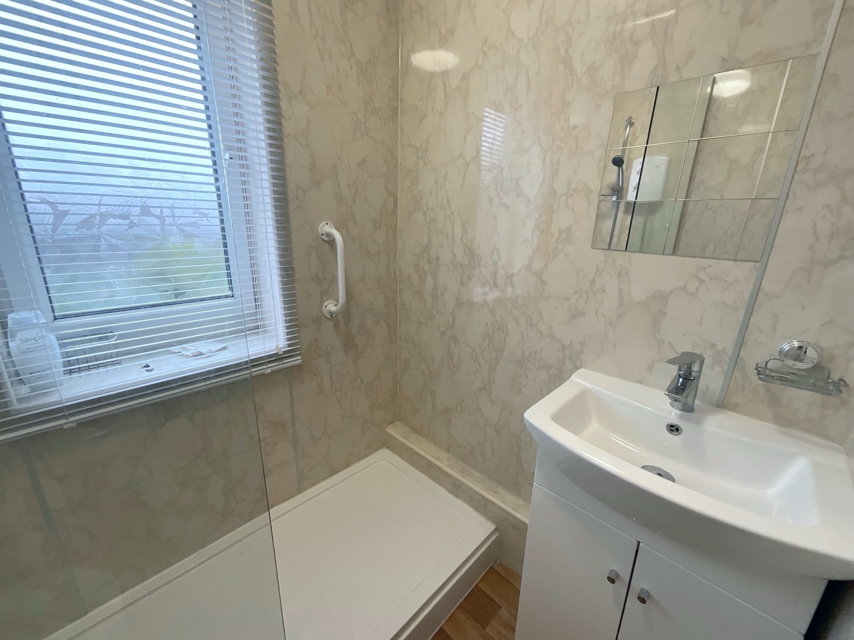 shower/ room 