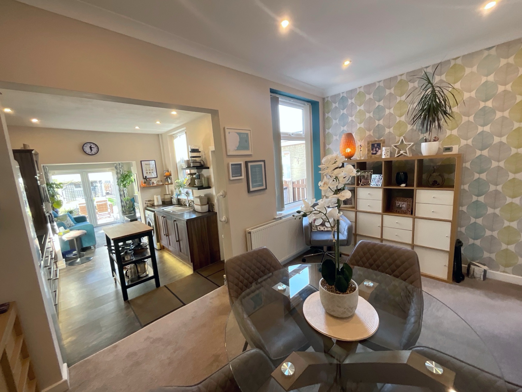 dining room 