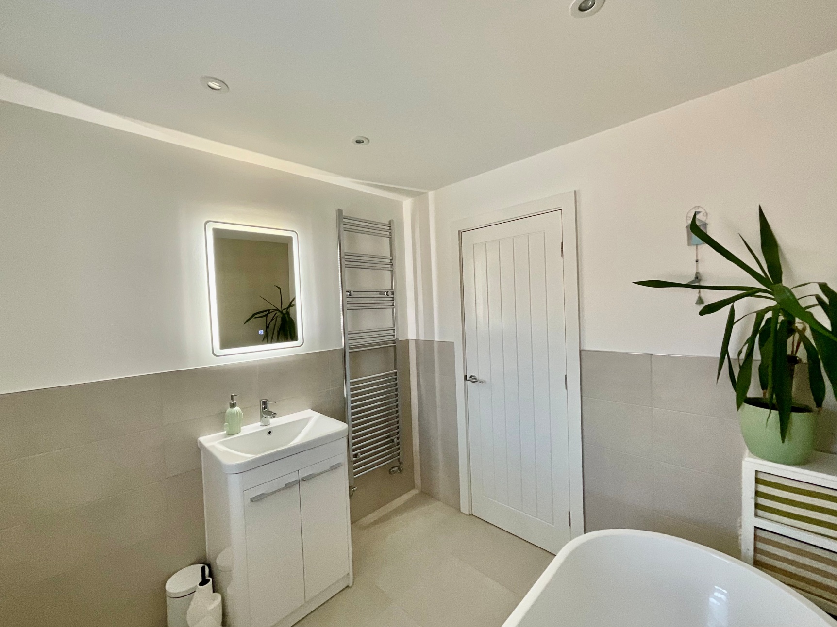 Family Bathroom 