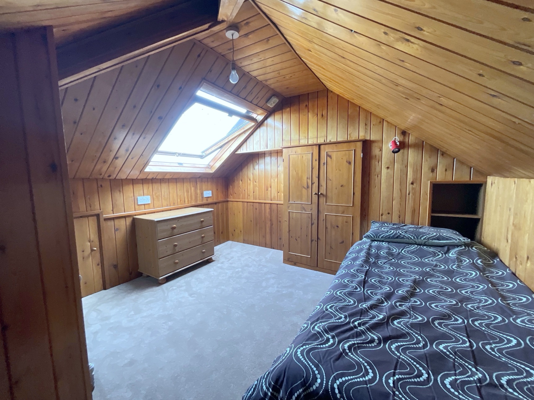 ATTIC ROOM 