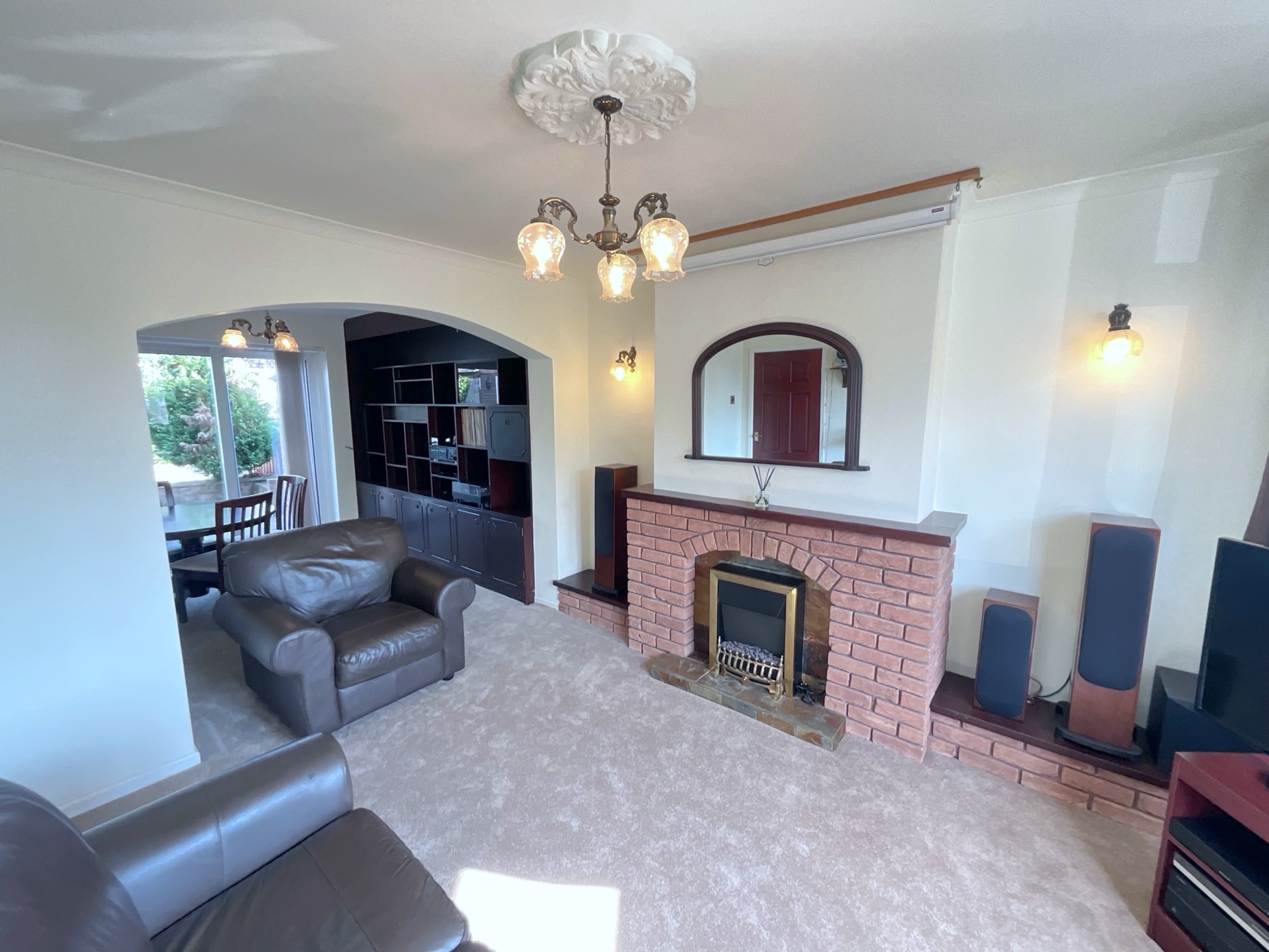 LIVING ROOM/DINER