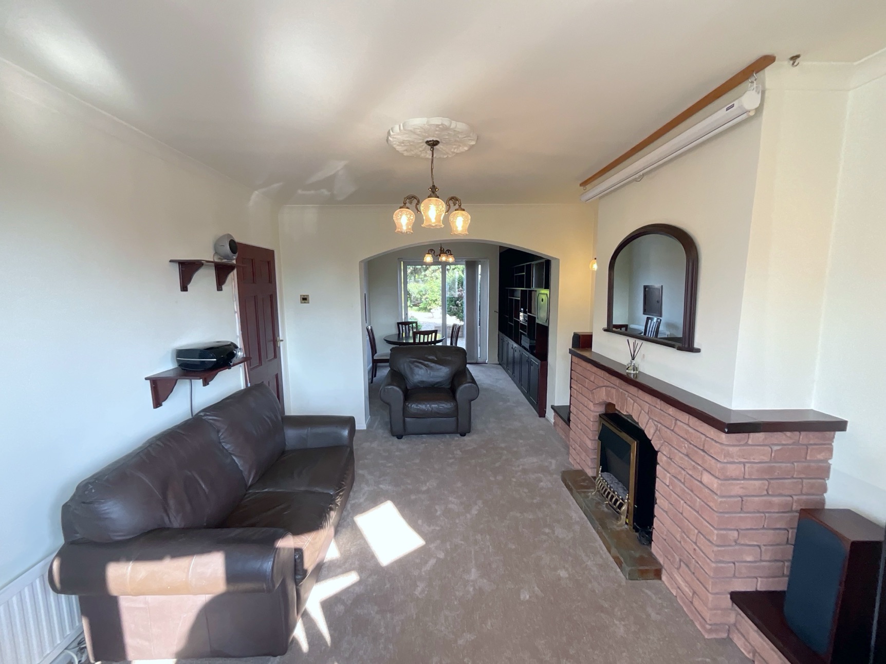 LIVING ROOM/DINER