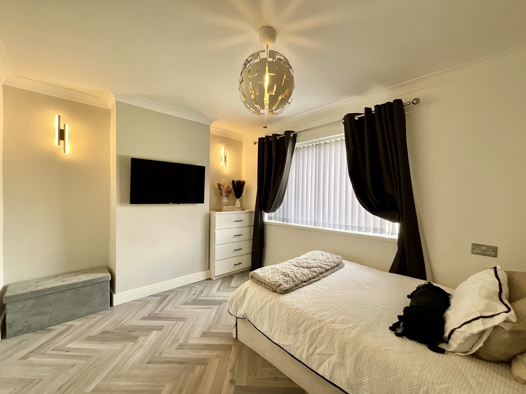 bedroom 4/living room