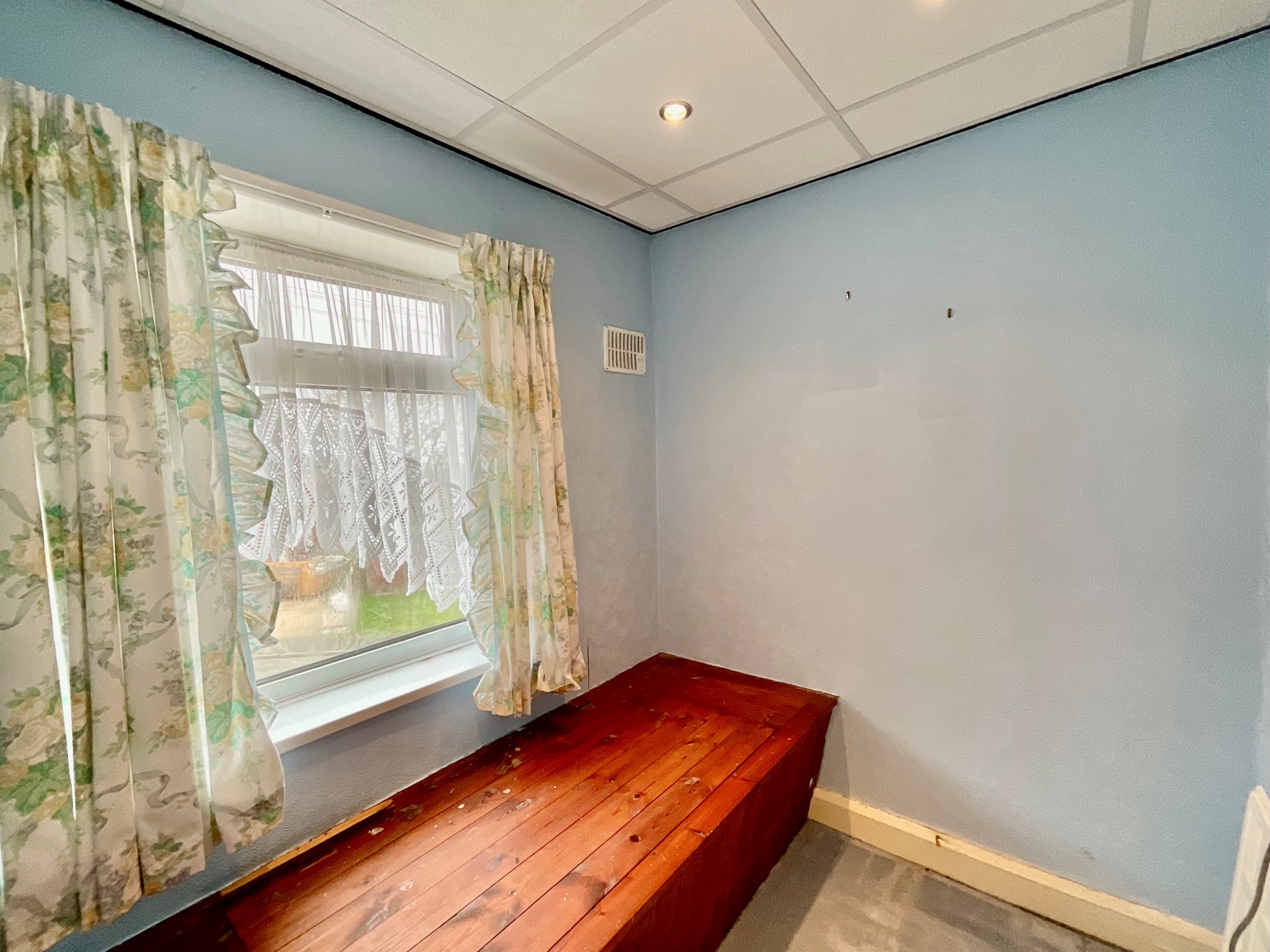Office/ Dressing room 