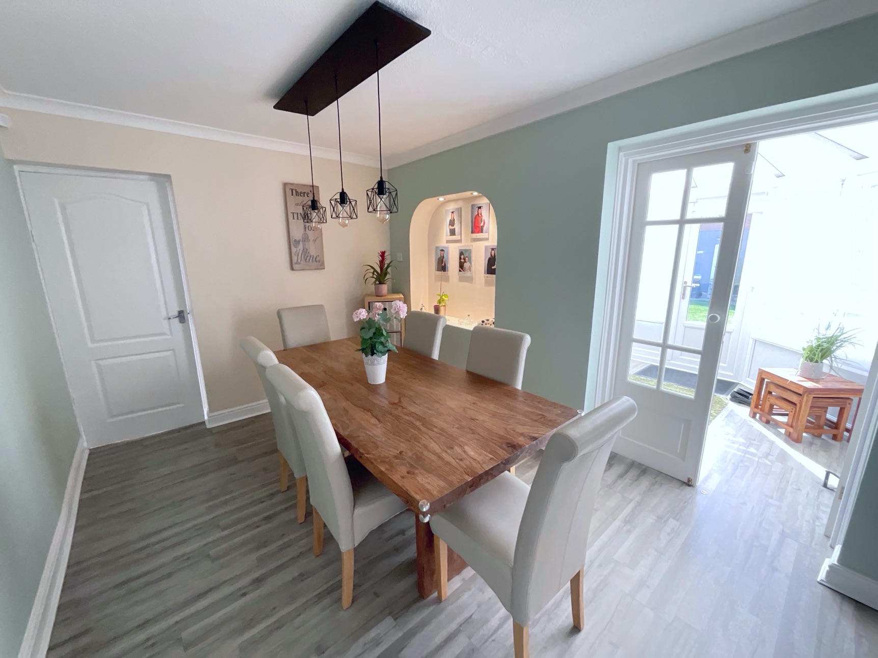 dining room 