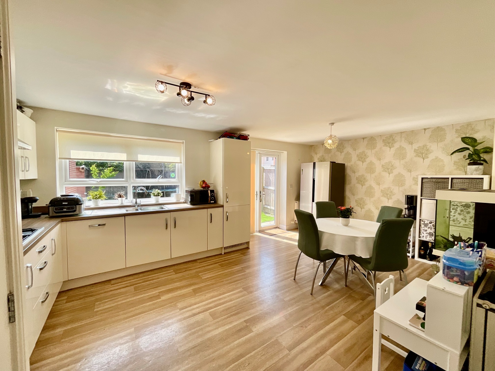 Kitchen Diner 