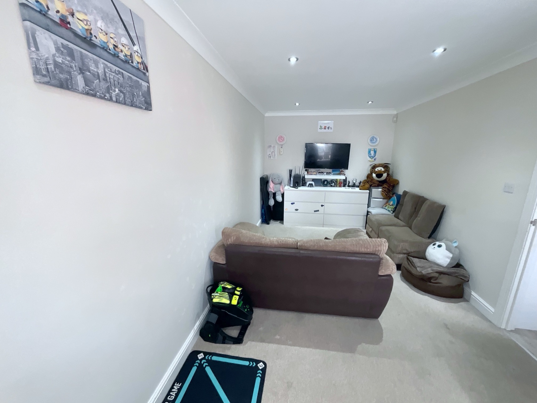 GARAGE/GAMES ROOM