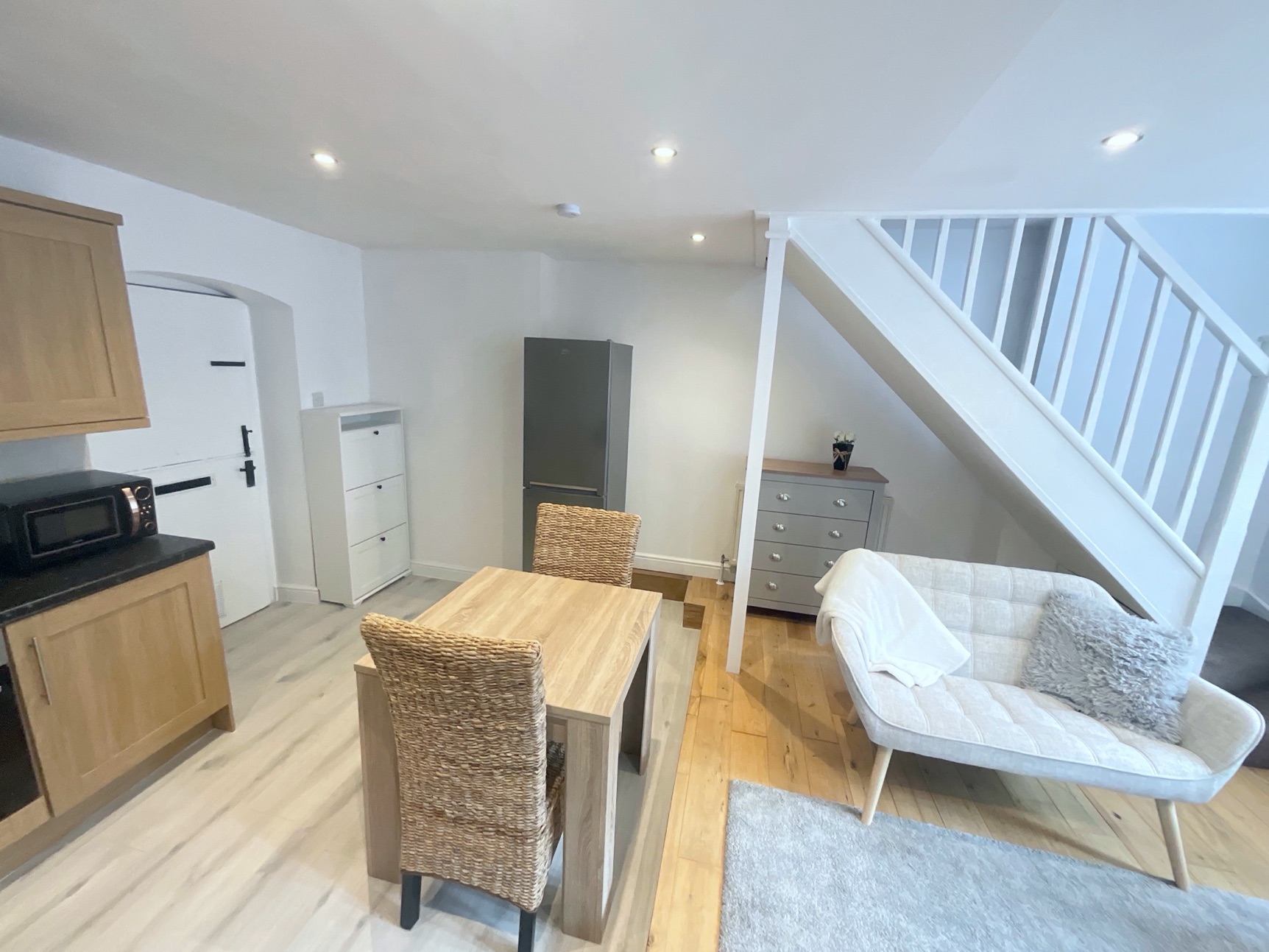kitchen/living room 