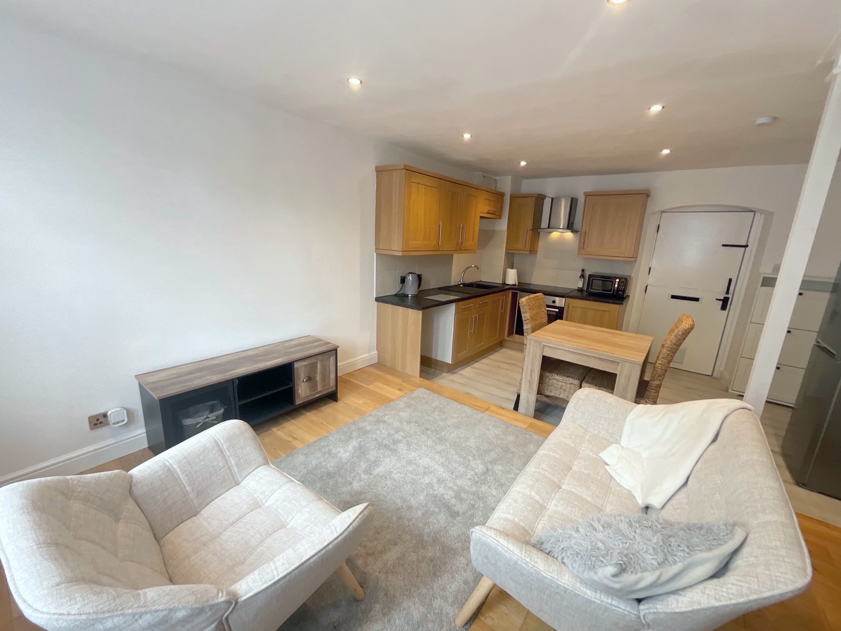 kitchen/living room 