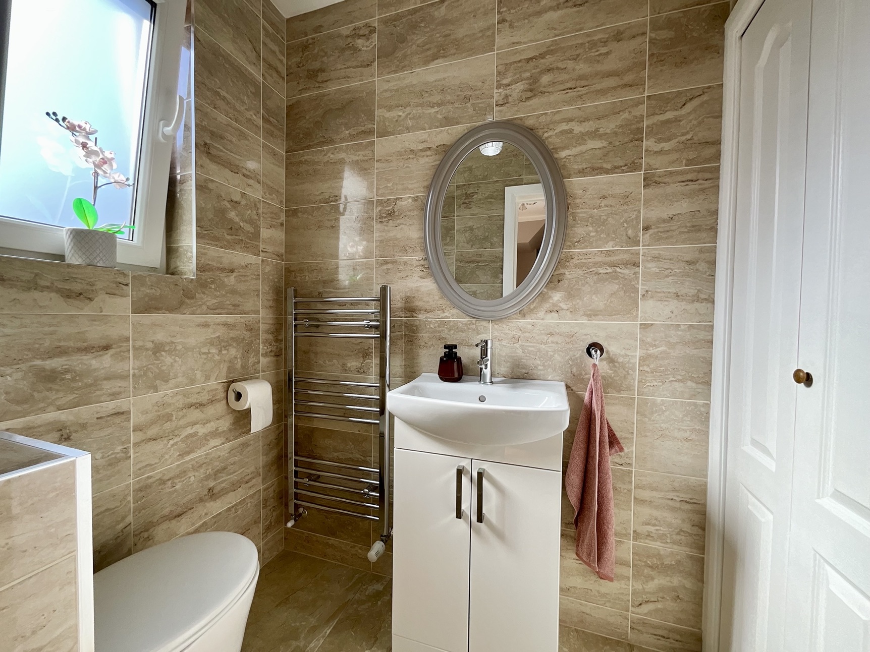 Dowstairs wc