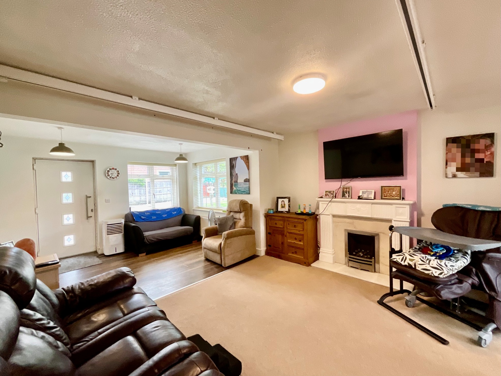 Lounge & Dining Area 