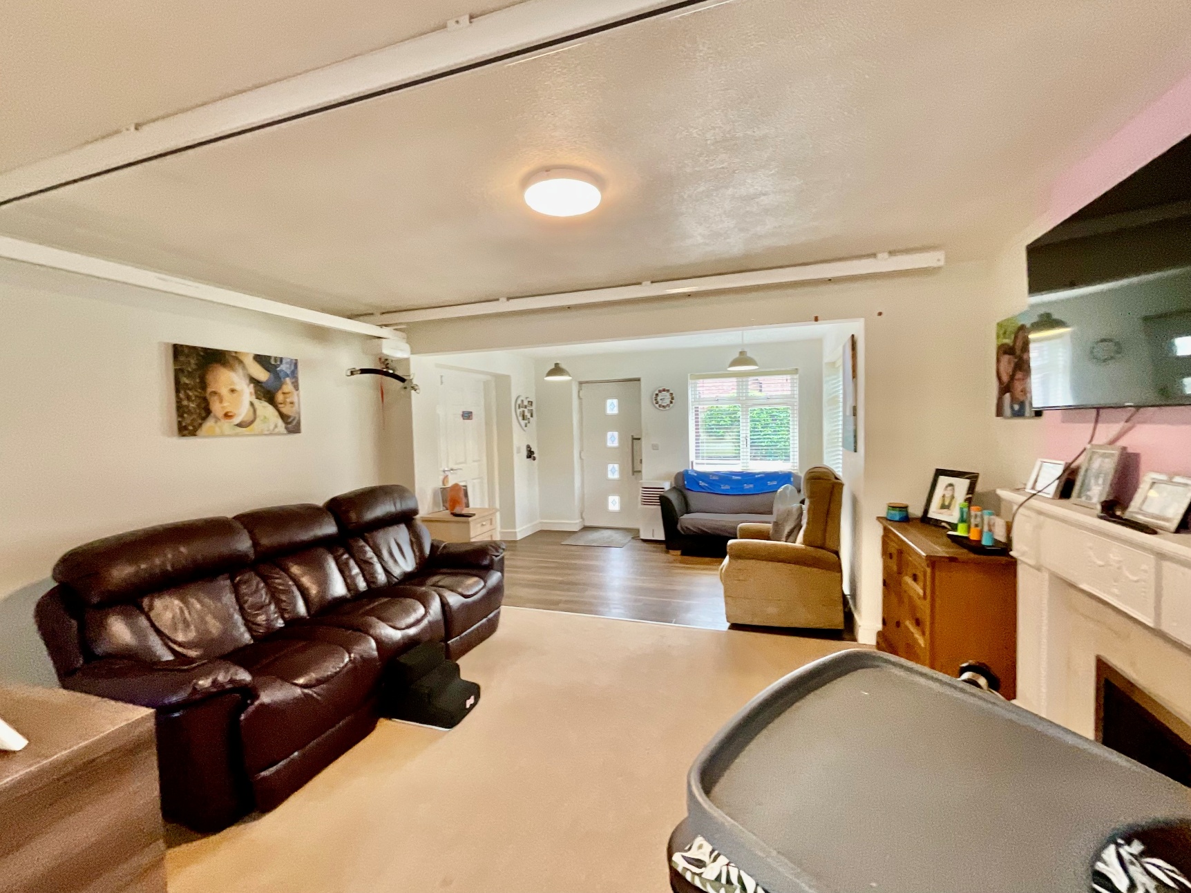 Lounge & Dining Area 