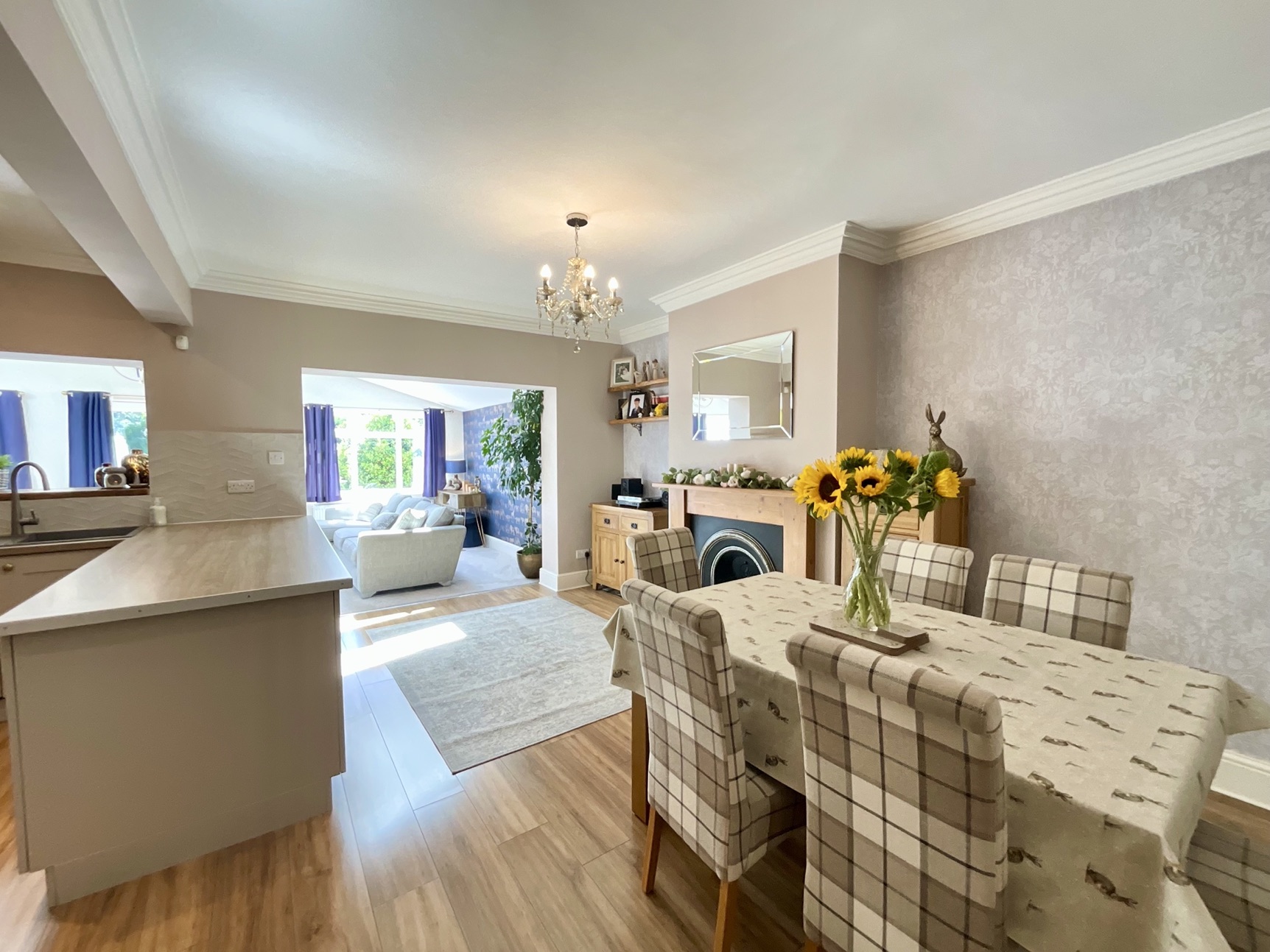 open plan living/kitchen/dining space