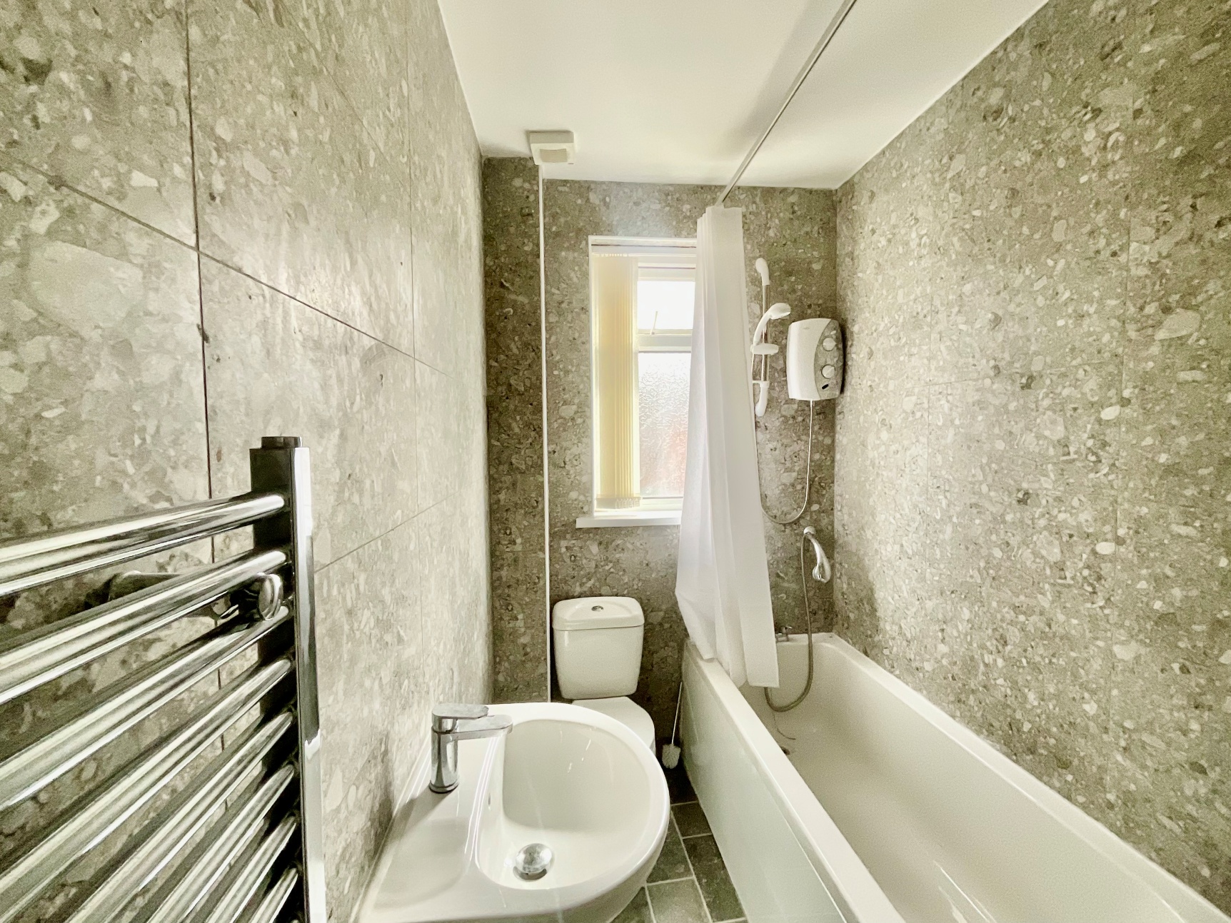 Main Bathroom 