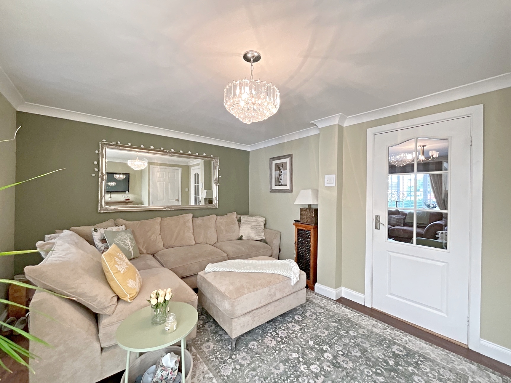 sitting room/dining room