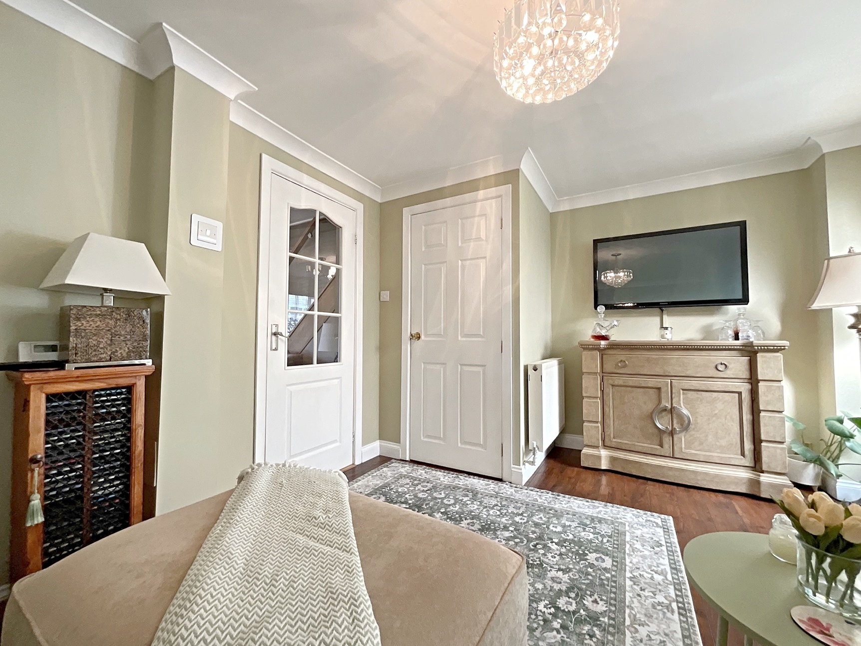 sitting room/dining room