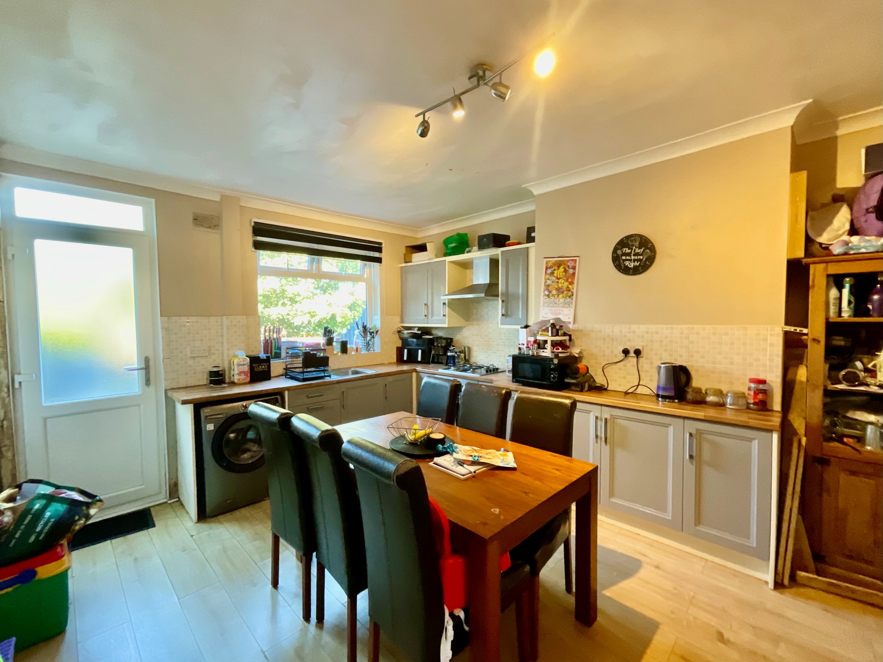 Kitchen Diner 