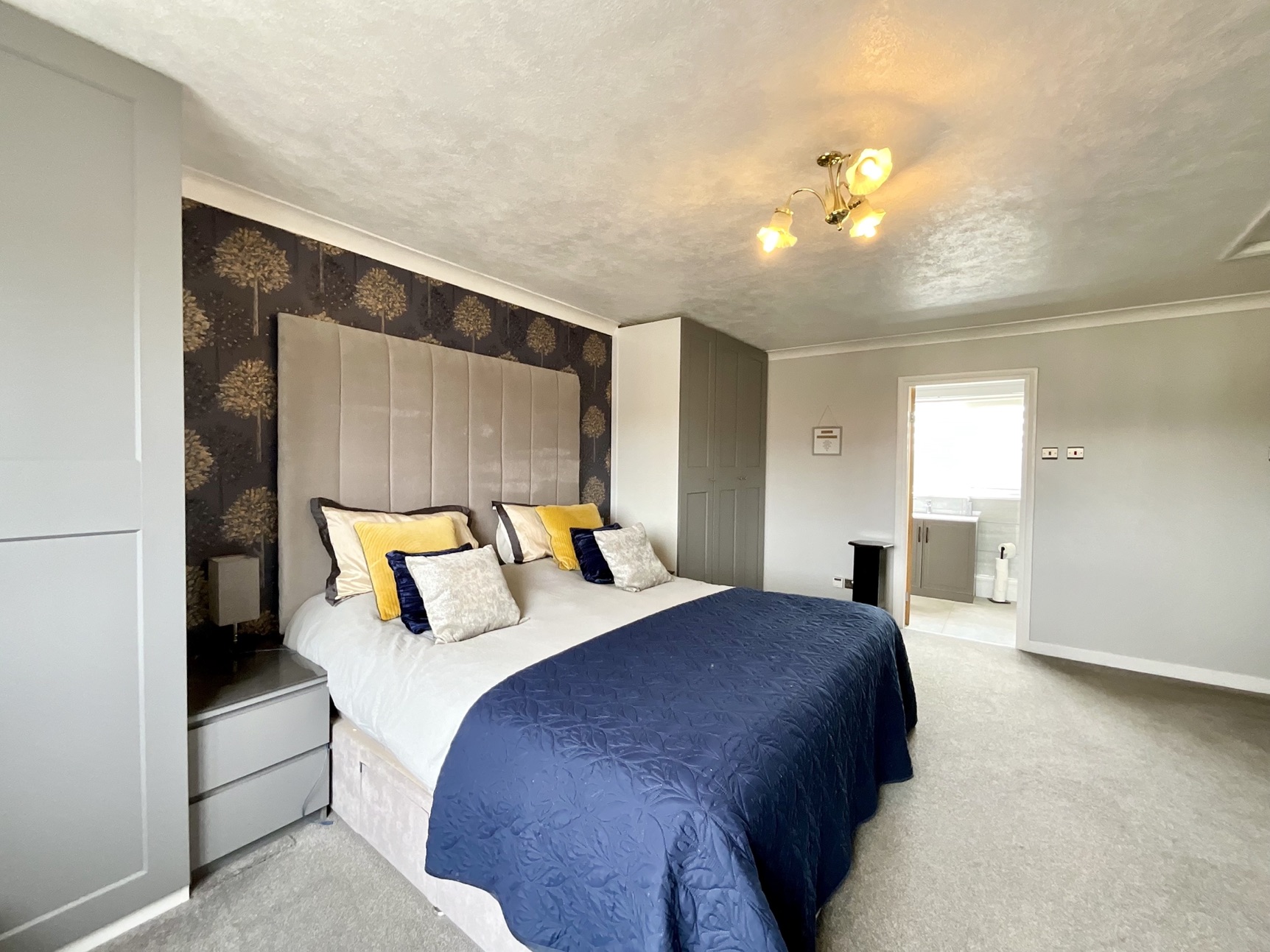 bedroom with en-suite