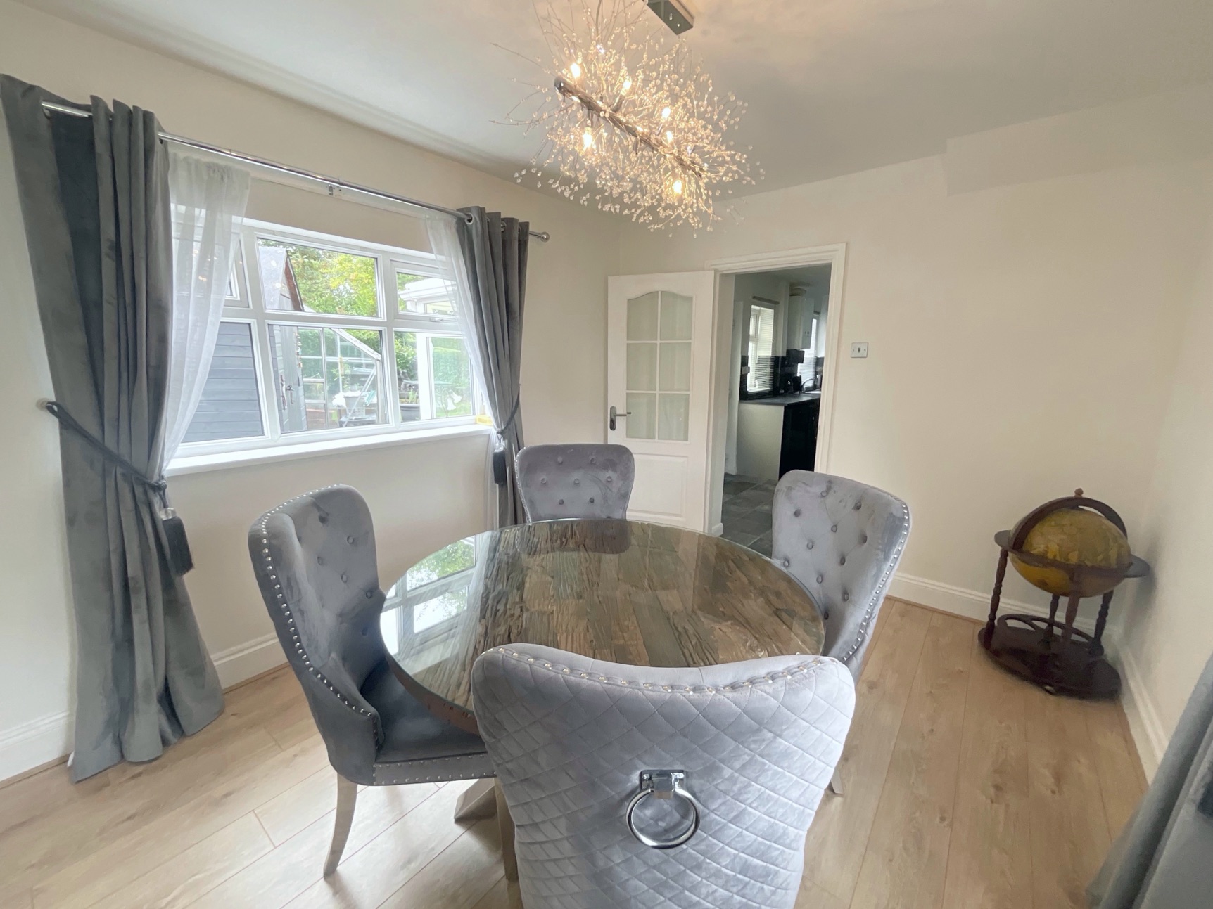 dining room 