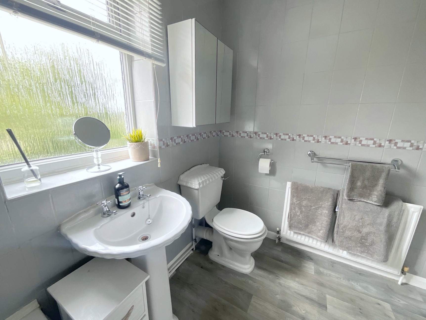 bathroom 