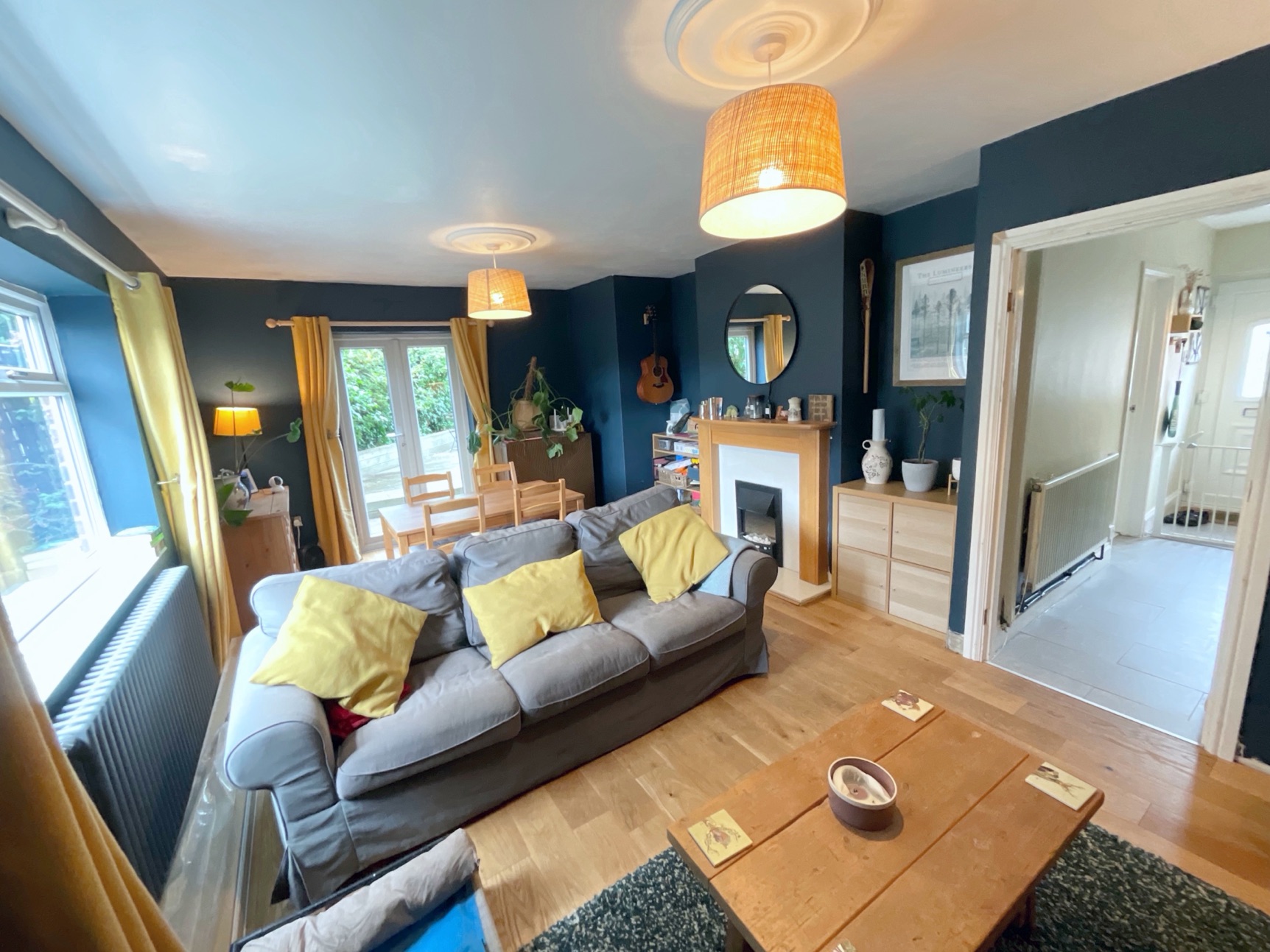 living room 