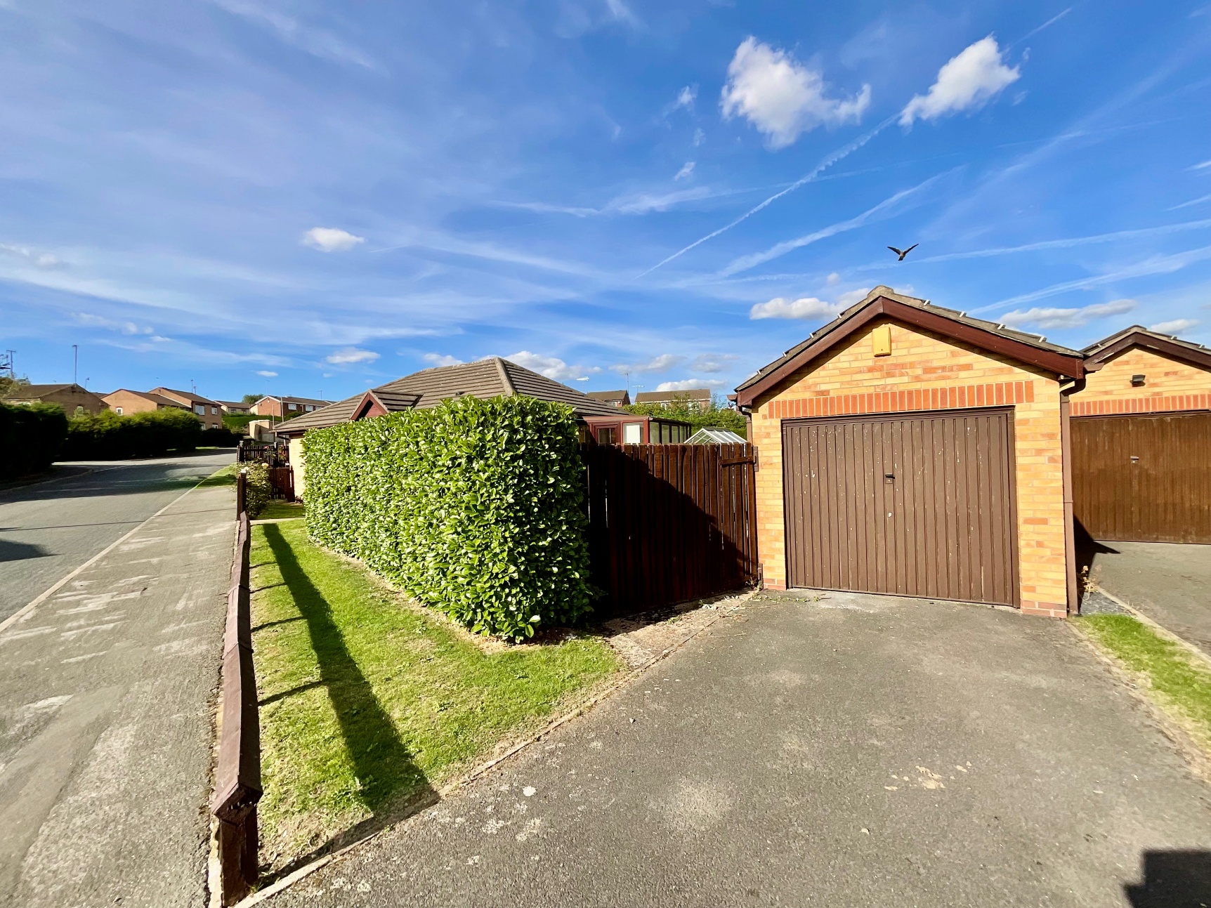 Garage & Driveway 